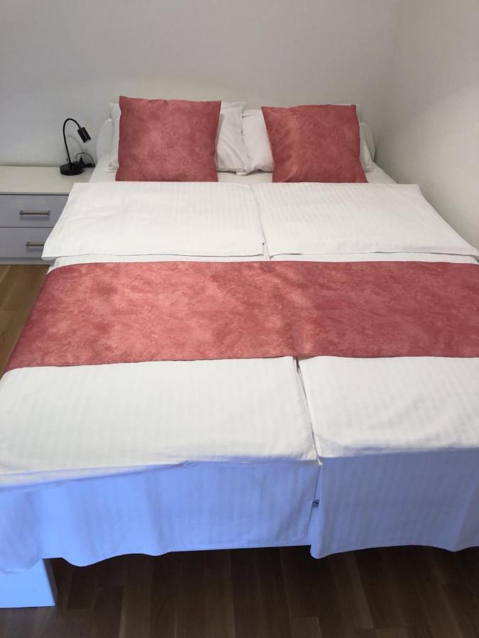 Apartmani Gavran Pirovac Extérieur photo