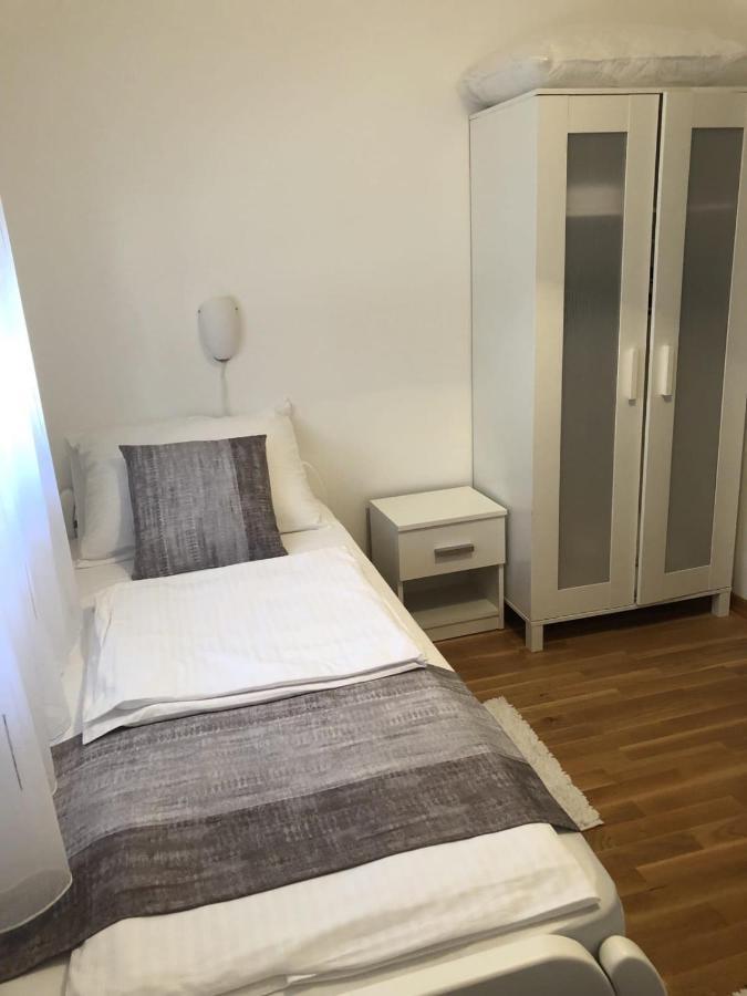 Apartmani Gavran Pirovac Extérieur photo