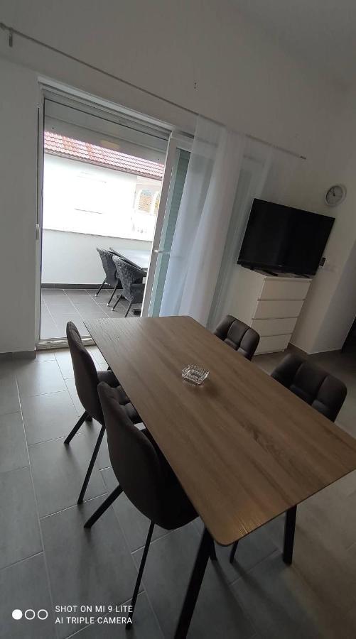 Apartmani Gavran Pirovac Extérieur photo