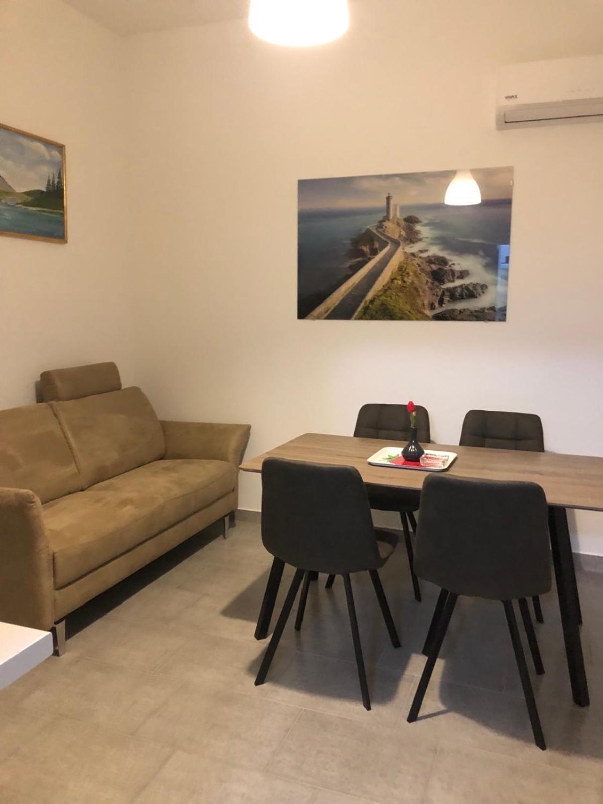 Apartmani Gavran Pirovac Extérieur photo